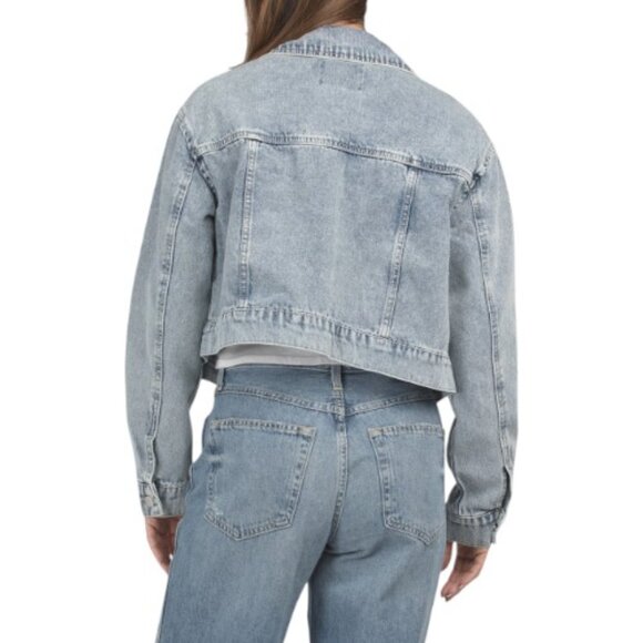 26 INTERNATIONAL Denim Jacket With Pleated Buttons - Picture 2 of 3